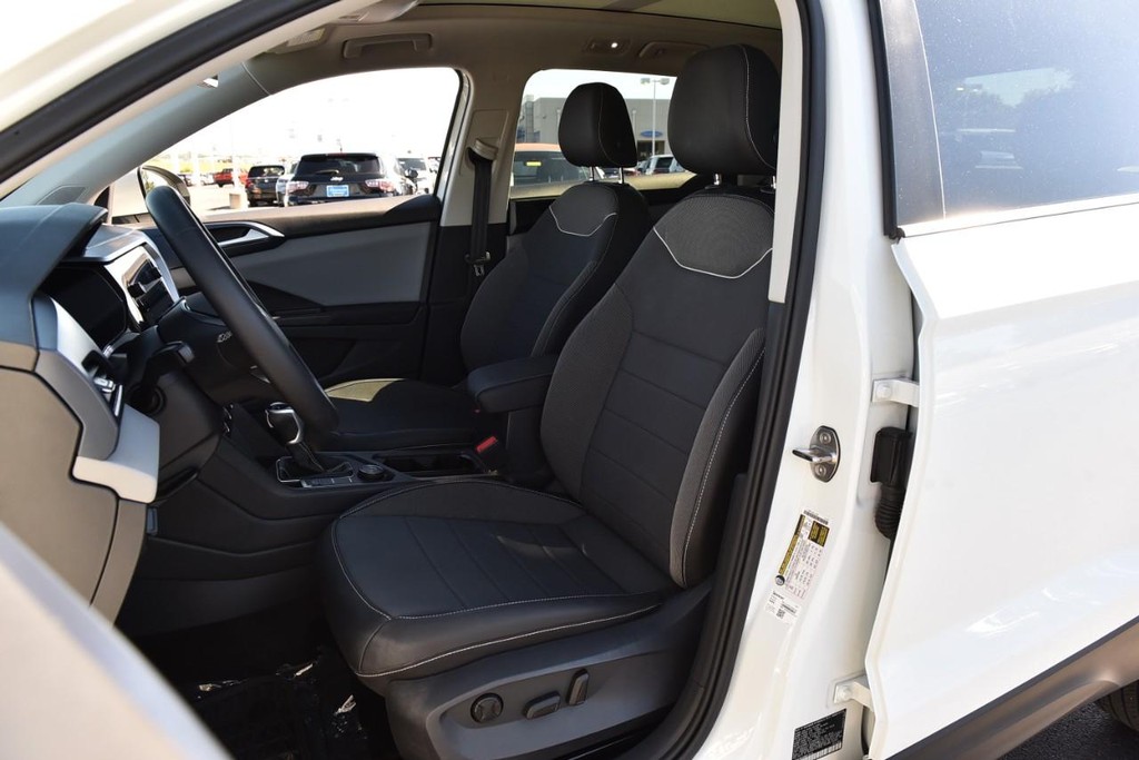 Volkswagen Taos Vehicle Full-screen Gallery Image 19