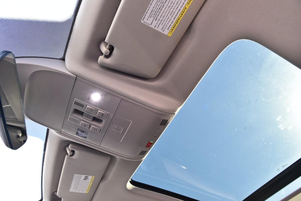 Volkswagen Taos Vehicle Full-screen Gallery Image 21
