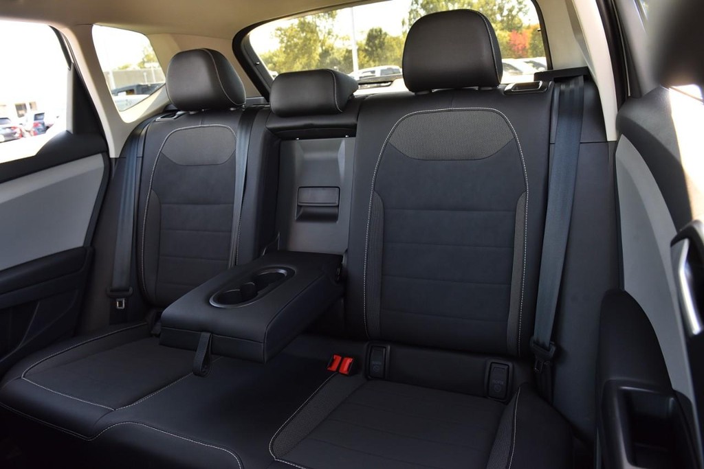 Volkswagen Taos Vehicle Full-screen Gallery Image 22