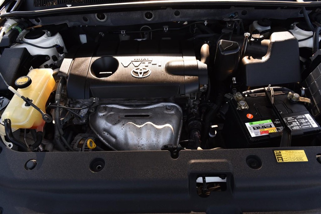 Toyota RAV4 Vehicle Full-screen Gallery Image 18