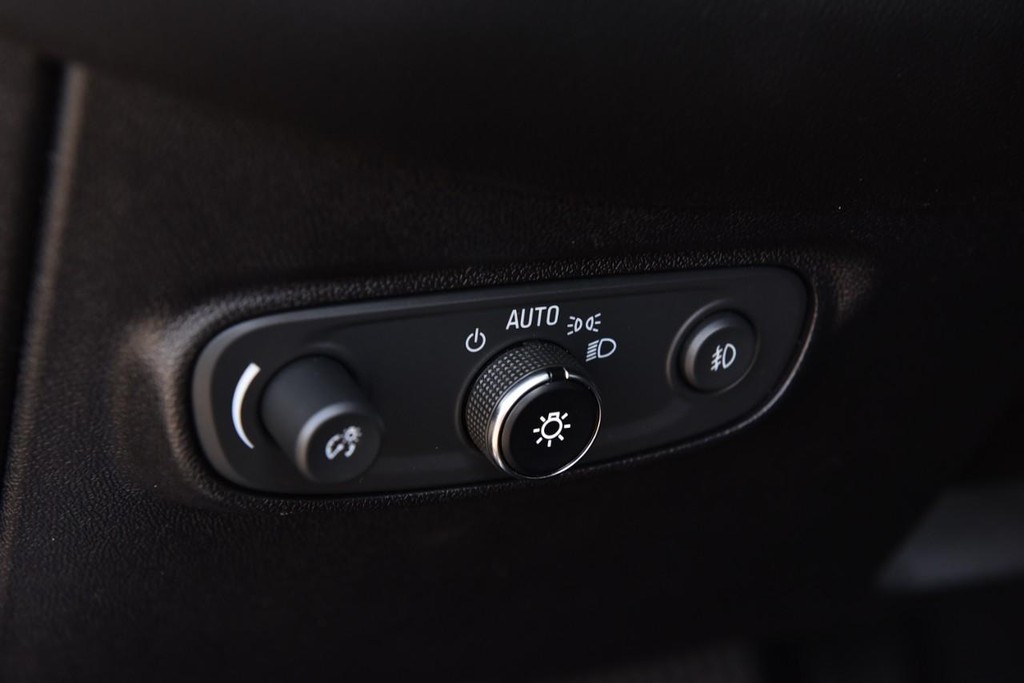 Chevrolet Equinox Vehicle Full-screen Gallery Image 11