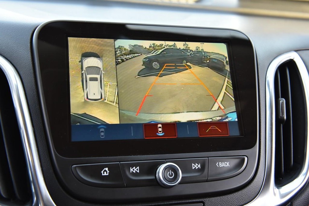 Chevrolet Equinox Vehicle Full-screen Gallery Image 13