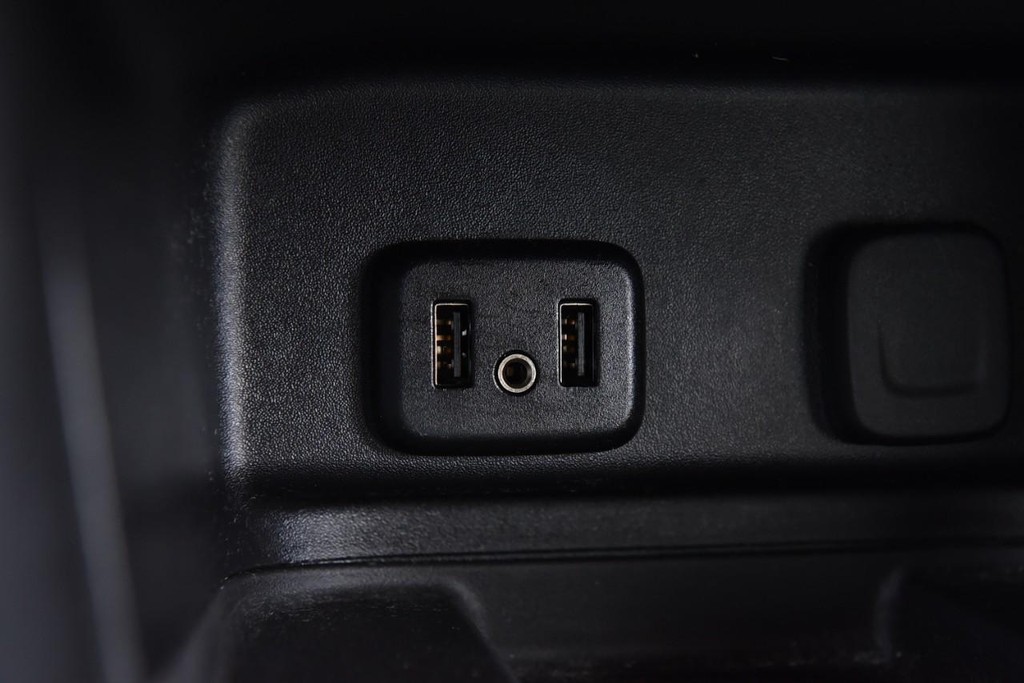 Chevrolet Equinox Vehicle Full-screen Gallery Image 17