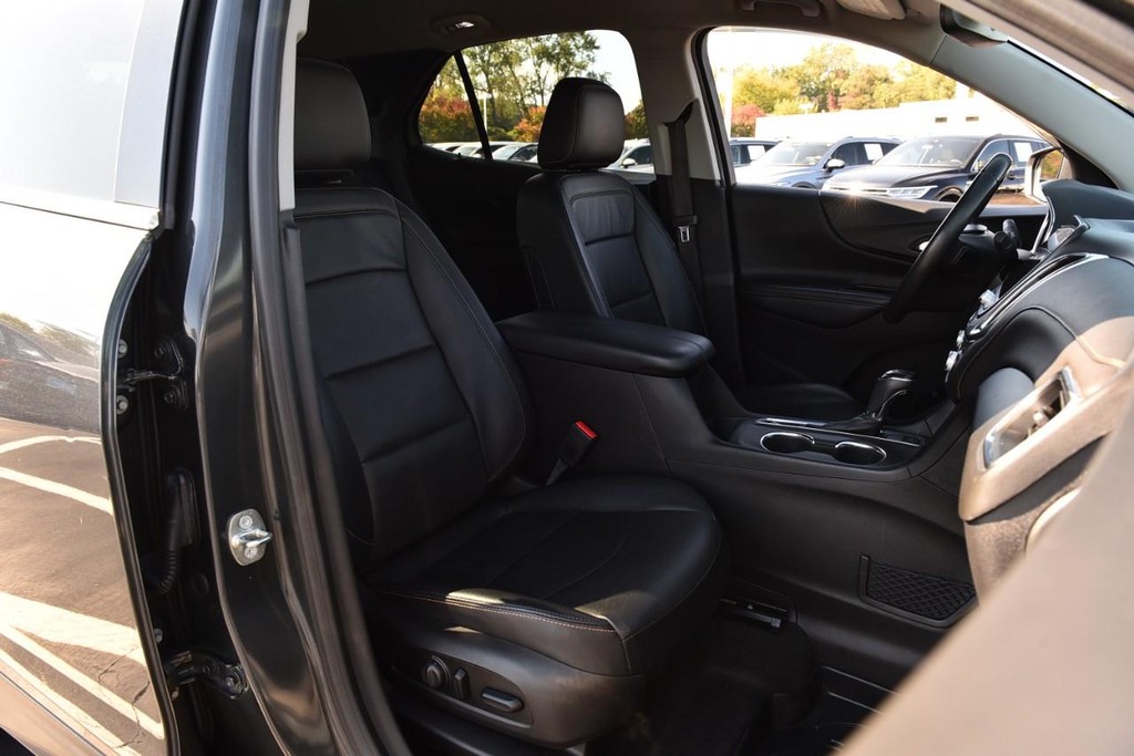 Chevrolet Equinox Vehicle Full-screen Gallery Image 22