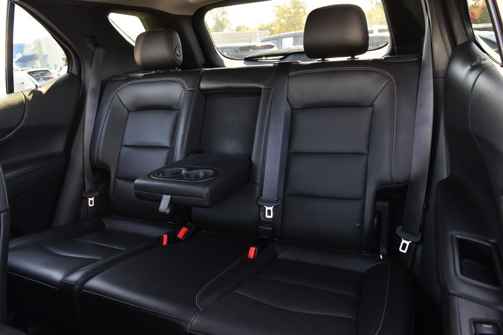 Chevrolet Equinox Vehicle Full-screen Gallery Image 23