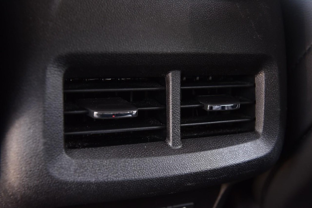 Chevrolet Equinox Vehicle Full-screen Gallery Image 24