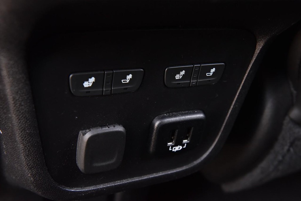 Chevrolet Equinox Vehicle Full-screen Gallery Image 25