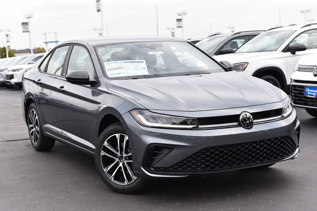 Volkswagen Jetta Vehicle Full-screen Gallery Image 2