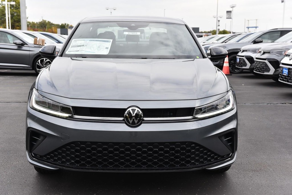 Volkswagen Jetta Vehicle Full-screen Gallery Image 4