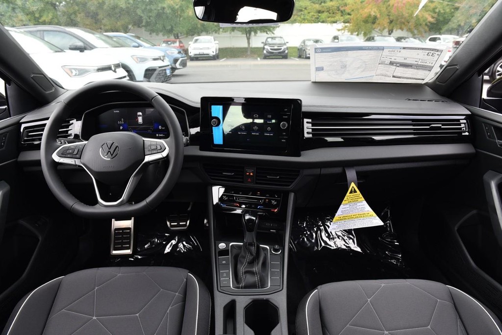 Volkswagen Jetta Vehicle Full-screen Gallery Image 7