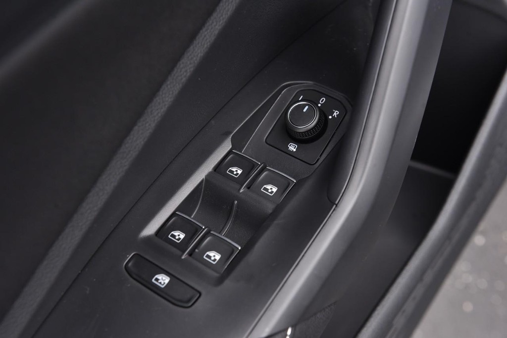 Volkswagen Jetta Vehicle Full-screen Gallery Image 8