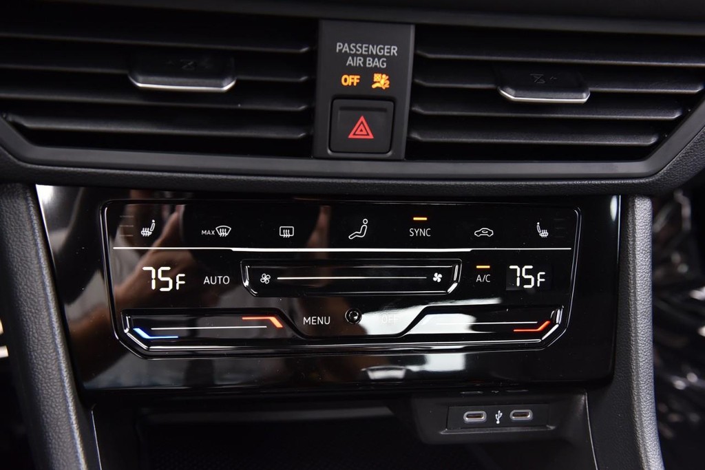 Volkswagen Jetta Vehicle Full-screen Gallery Image 15