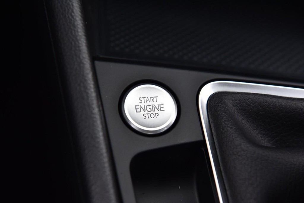 Volkswagen Jetta Vehicle Full-screen Gallery Image 17