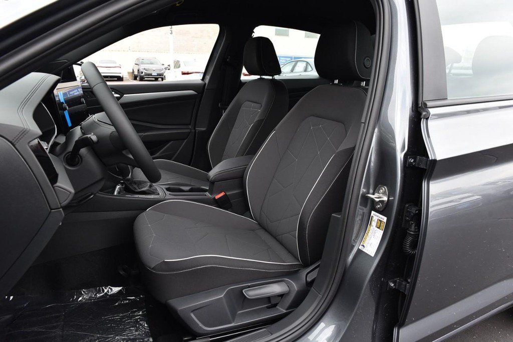 Volkswagen Jetta Vehicle Full-screen Gallery Image 20