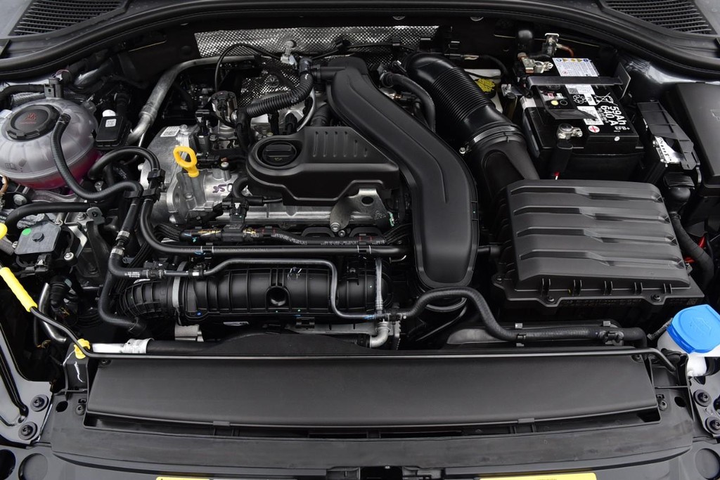 Volkswagen Jetta Vehicle Full-screen Gallery Image 24