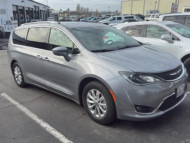 more details - chrysler pacifica