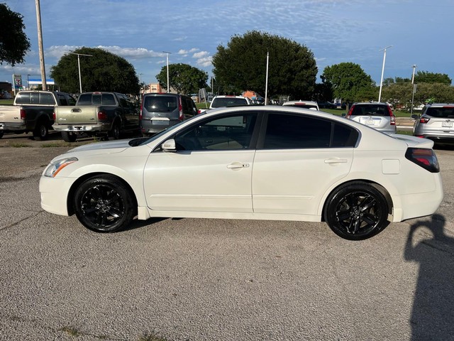 more details - nissan altima sedan