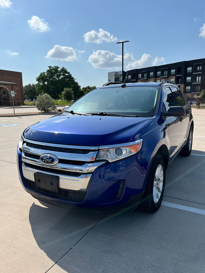 Ford Edge Vehicle Full-screen Gallery Image 02