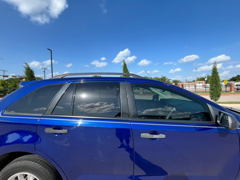 Ford Edge Vehicle Full-screen Gallery Image 03