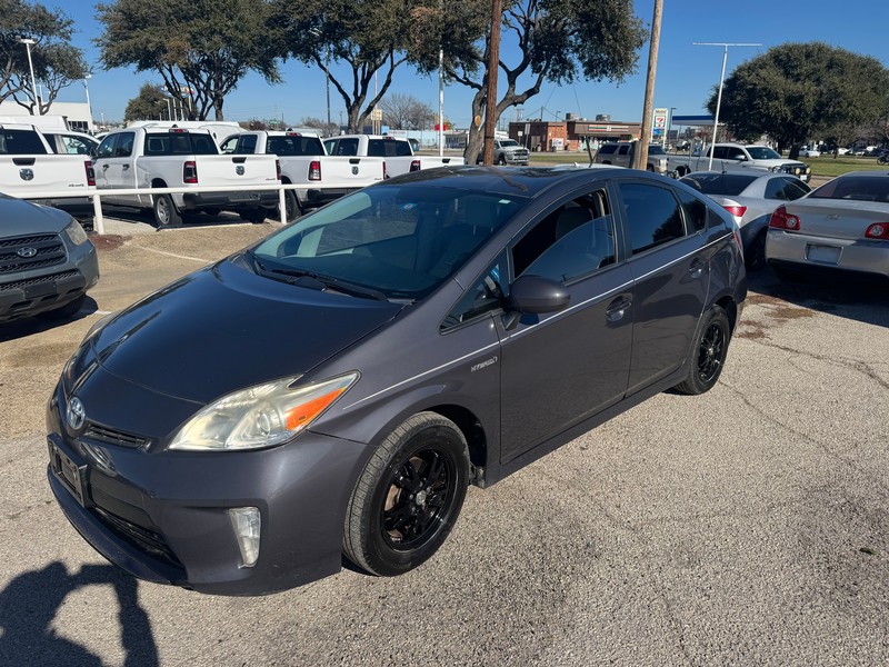 Toyota Prius Vehicle Full-screen Gallery Image 02