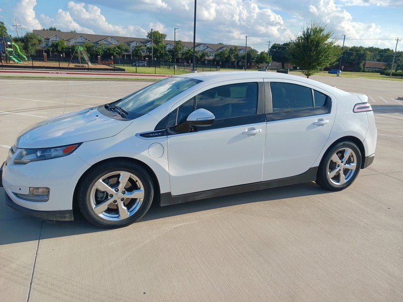 Chevrolet Volt Vehicle Full-screen Gallery Image 03