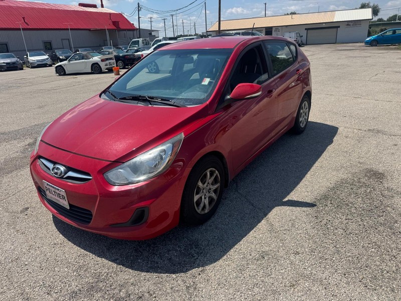 Hyundai Accent 5-Door Vehicle Full-screen Gallery Image 01