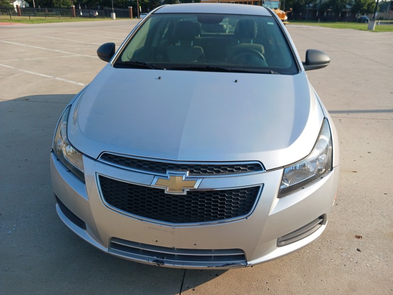 Chevrolet Cruze Vehicle Full-screen Gallery Image 01