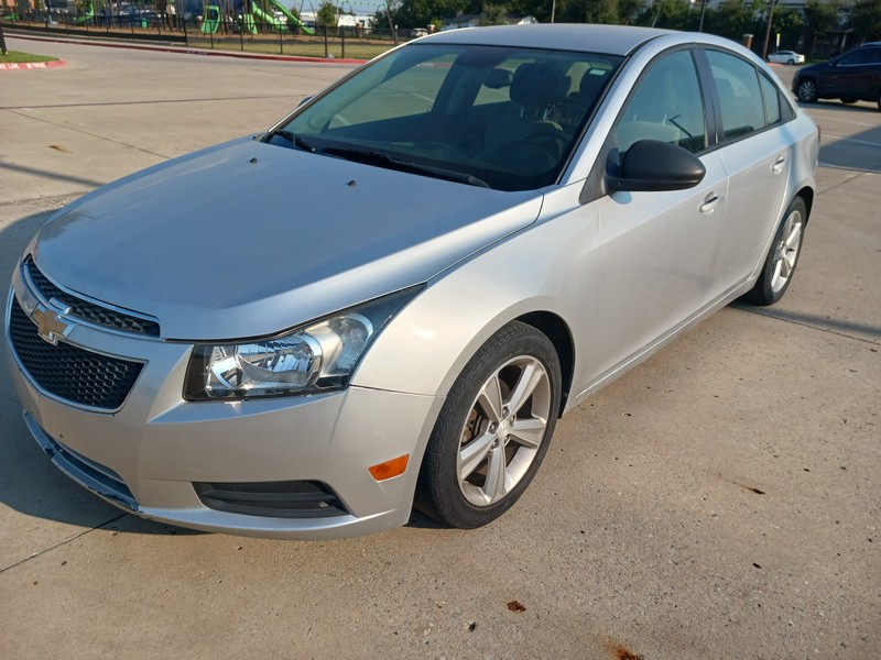 Chevrolet Cruze Vehicle Full-screen Gallery Image 02