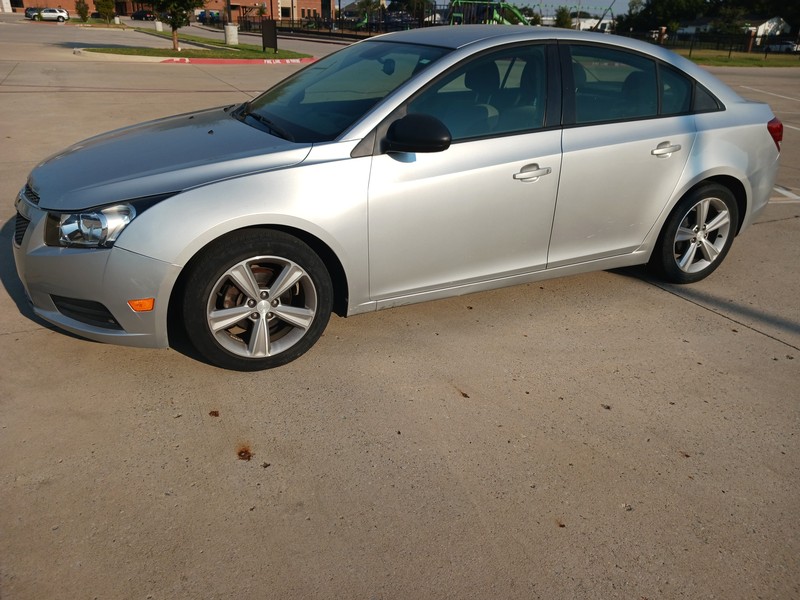 Chevrolet Cruze Vehicle Full-screen Gallery Image 03