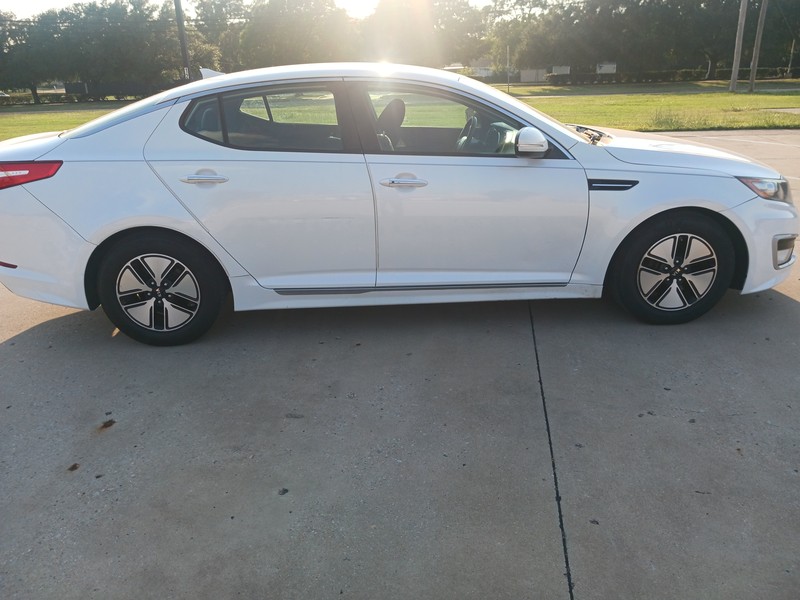 Kia Optima Vehicle Full-screen Gallery Image 01