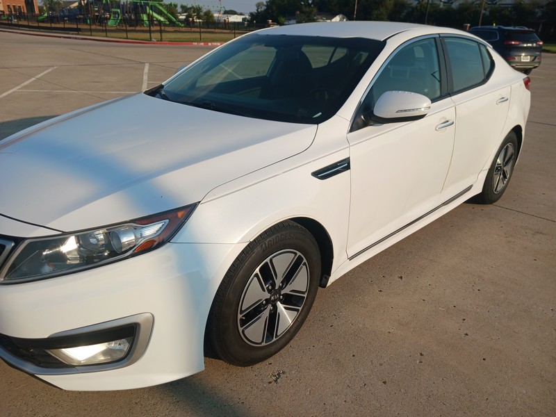 Kia Optima Vehicle Full-screen Gallery Image 02