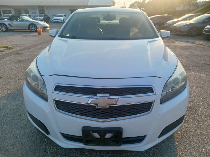 Chevrolet Malibu Vehicle Full-screen Gallery Image 02