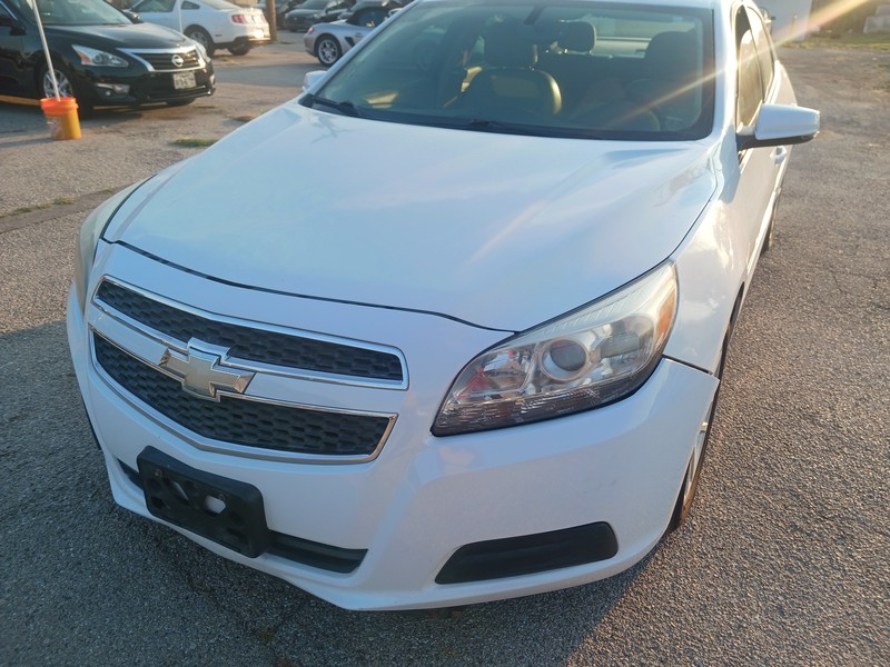Chevrolet Malibu Vehicle Full-screen Gallery Image 03