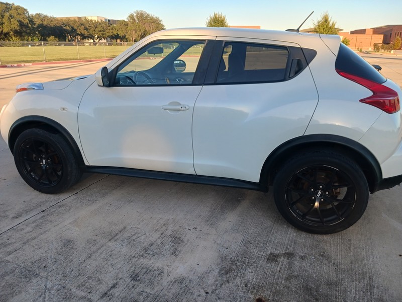 Nissan JUKE Vehicle Full-screen Gallery Image 02