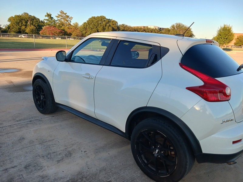 Nissan JUKE Vehicle Full-screen Gallery Image 03