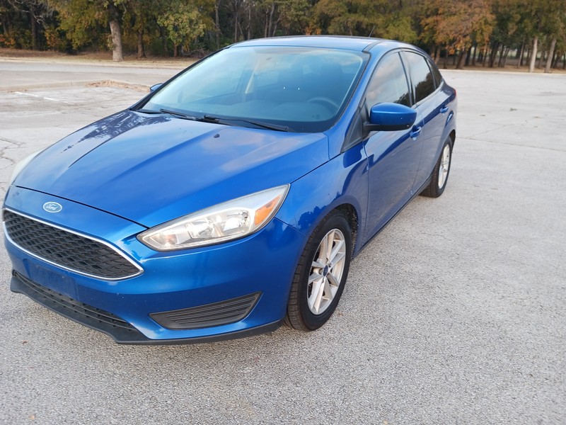 Ford Focus Sedan Vehicle Full-screen Gallery Image 03
