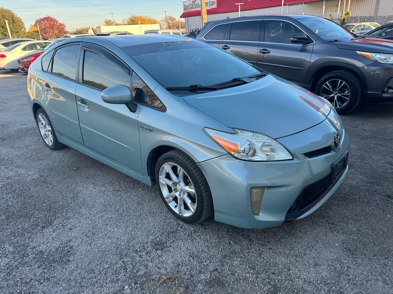 Toyota Prius Vehicle Full-screen Gallery Image 02