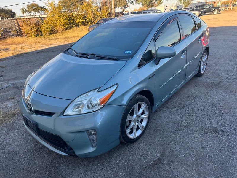 Toyota Prius Vehicle Full-screen Gallery Image 03