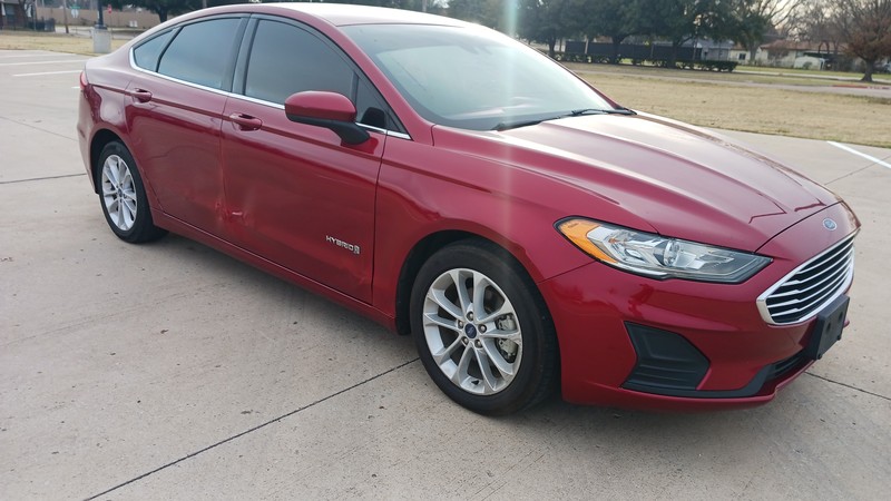 Ford Fusion Hybrid Vehicle Full-screen Gallery Image 01