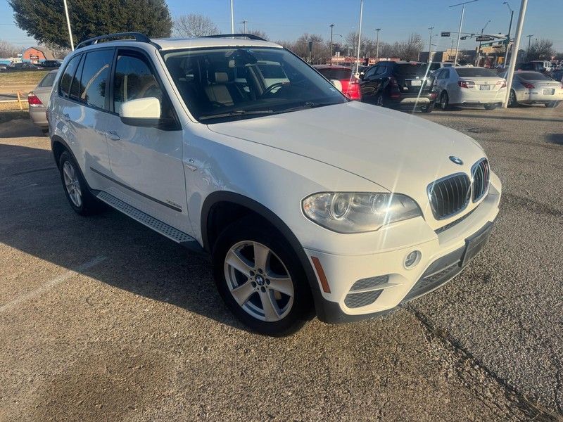 BMW X5 Vehicle Full-screen Gallery Image 01