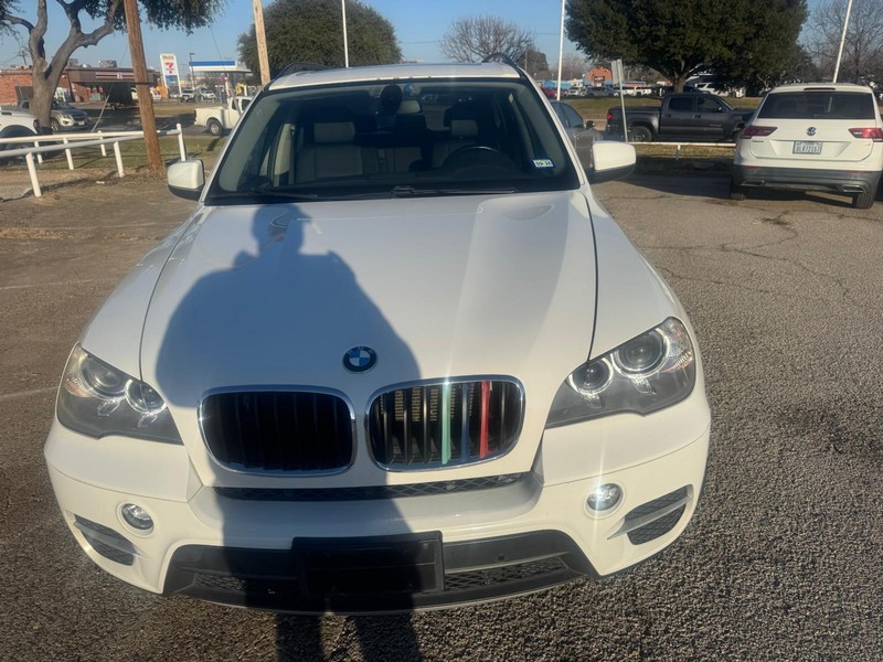 BMW X5 Vehicle Full-screen Gallery Image 02