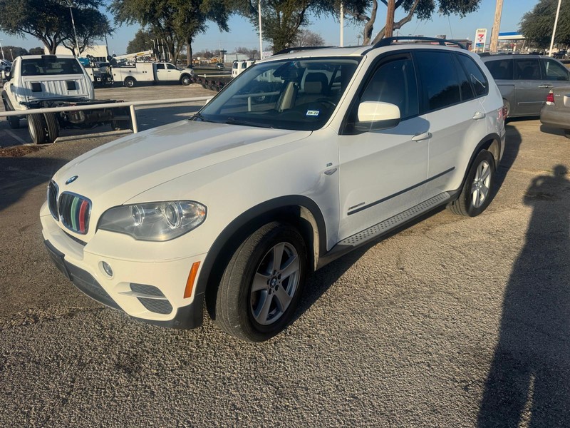 BMW X5 Vehicle Full-screen Gallery Image 03