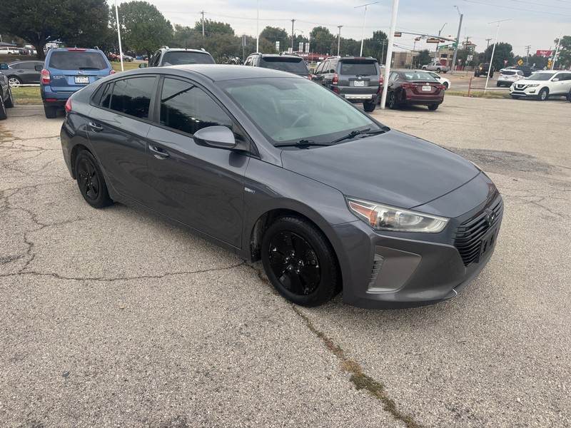 Hyundai Ioniq Hybrid Vehicle Full-screen Gallery Image 03