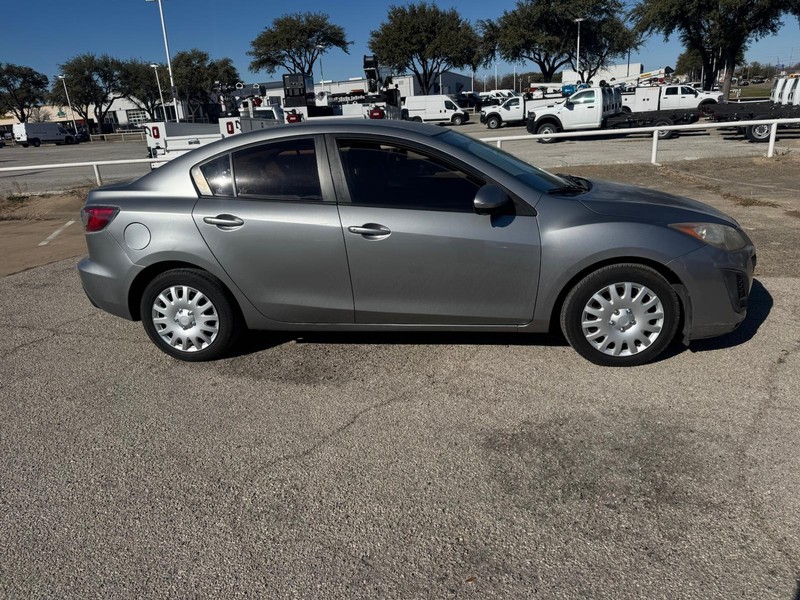 Mazda Mazda3 Sedan Vehicle Full-screen Gallery Image 03