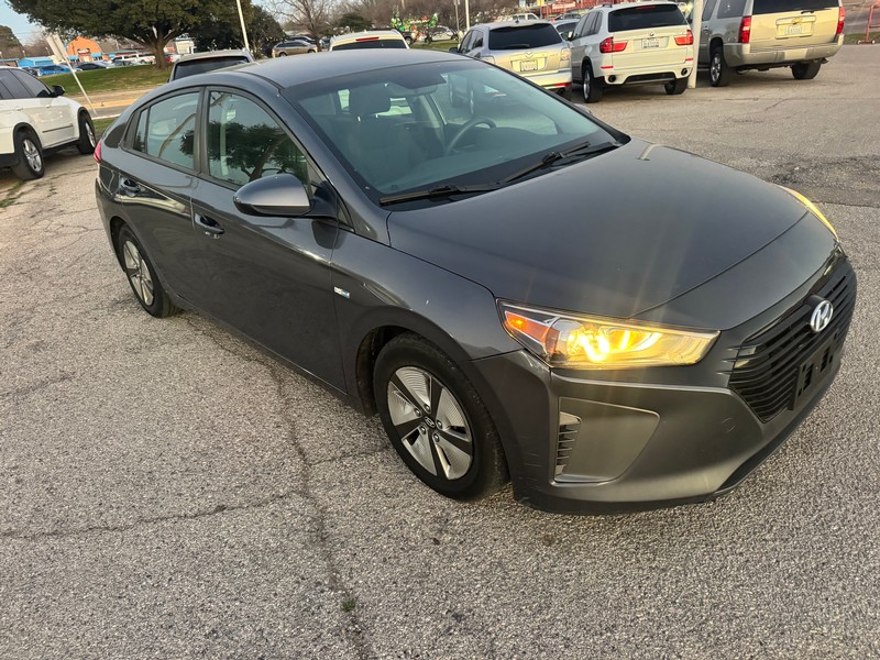 Hyundai Ioniq Hybrid Vehicle Full-screen Gallery Image 01