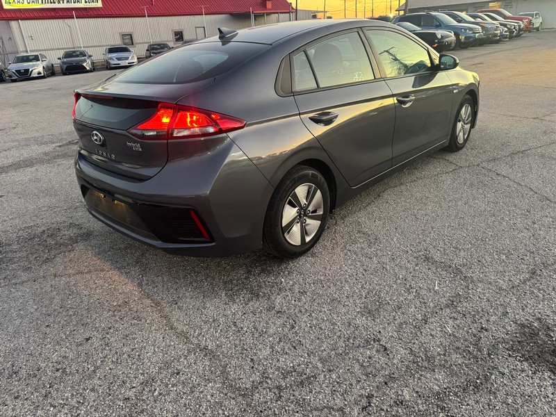 Hyundai Ioniq Hybrid Vehicle Full-screen Gallery Image 02