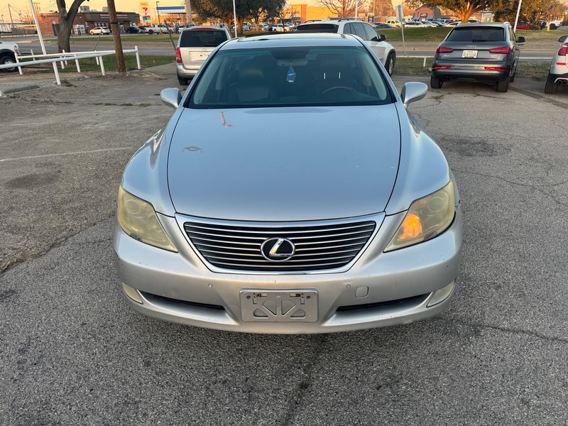 Lexus LS 460 Vehicle Full-screen Gallery Image 01