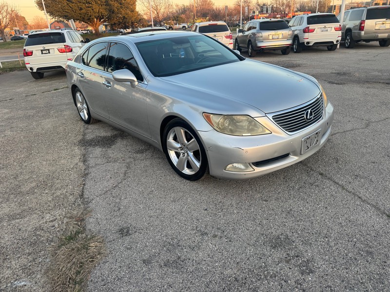 Lexus LS 460 Vehicle Full-screen Gallery Image 02
