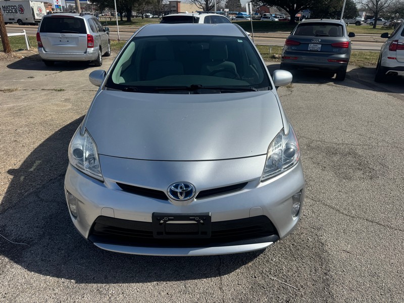 Toyota Prius Vehicle Full-screen Gallery Image 01