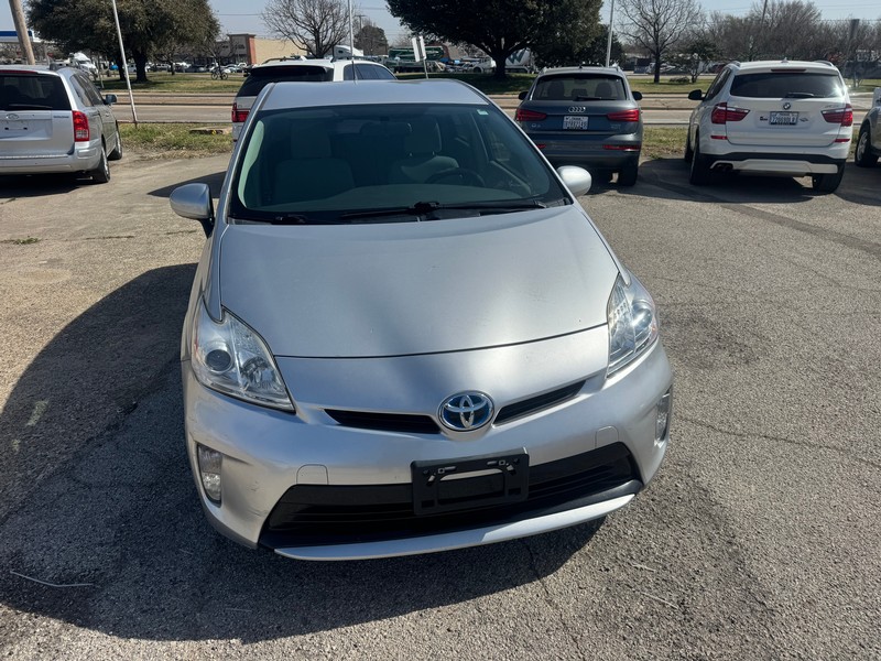 Toyota Prius Vehicle Full-screen Gallery Image 02